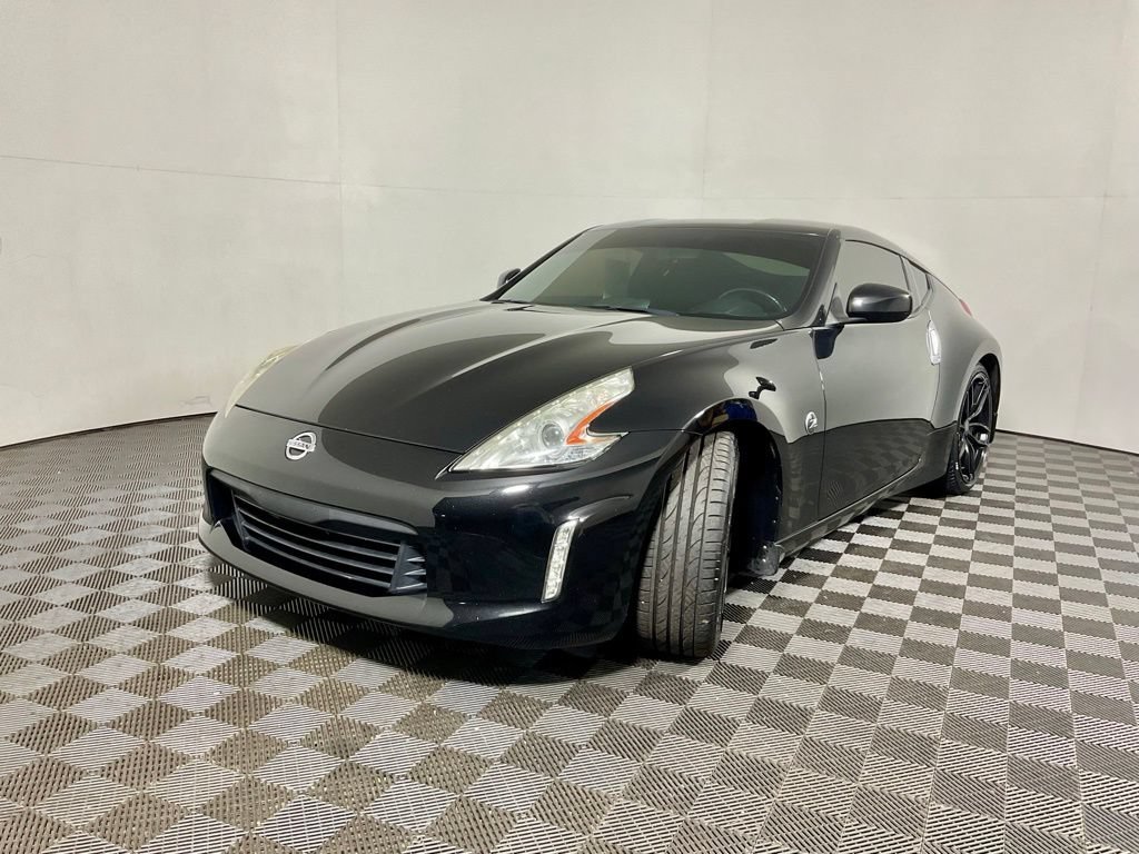 Used 2014 Nissan 370Z Coupe RWD image 2