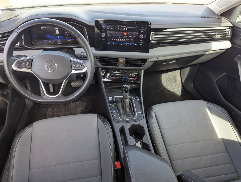 Used 2025 Volkswagen Jetta SE FWD image 30