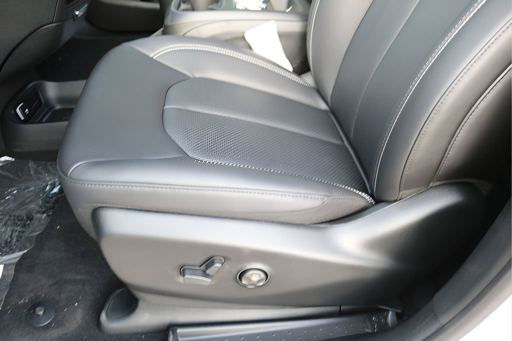 New 2026 Chrysler Pacifica Select FWD image 12