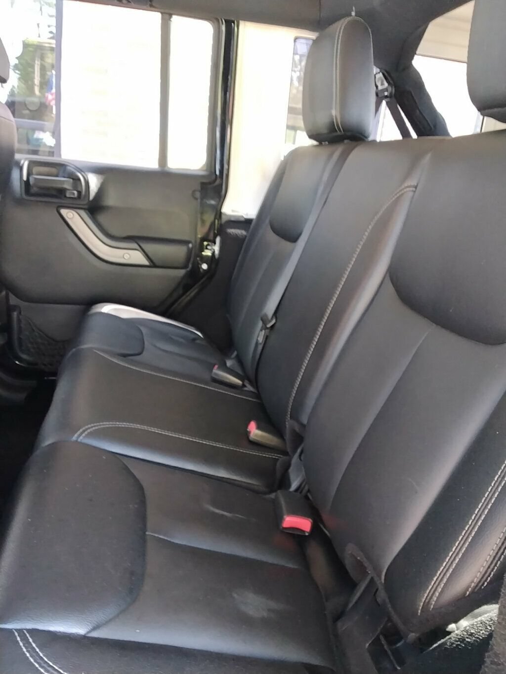 Used 2016 Jeep Wrangler Unlimited Sahara w/ Connectivity Group AWD/4WD image 8
