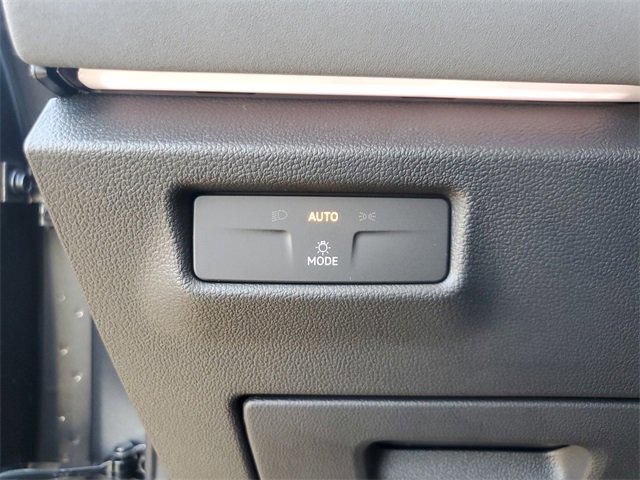 New 2026 Volkswagen Tiguan SE image 28