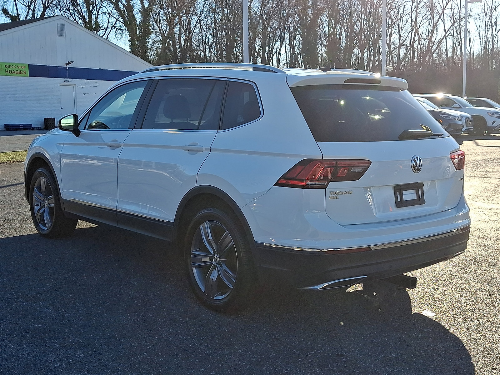 Used 2020 Volkswagen Tiguan SEL image 4