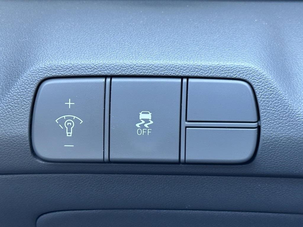 Used 2024 Hyundai Elantra SEL image 22