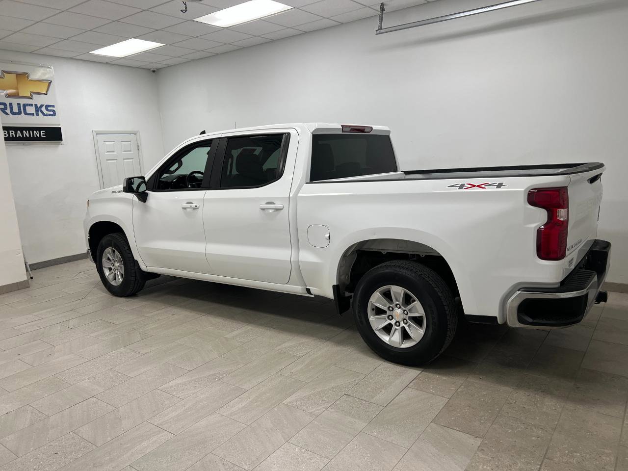 Used 2025 Chevrolet Silverado 1500 LT image 11