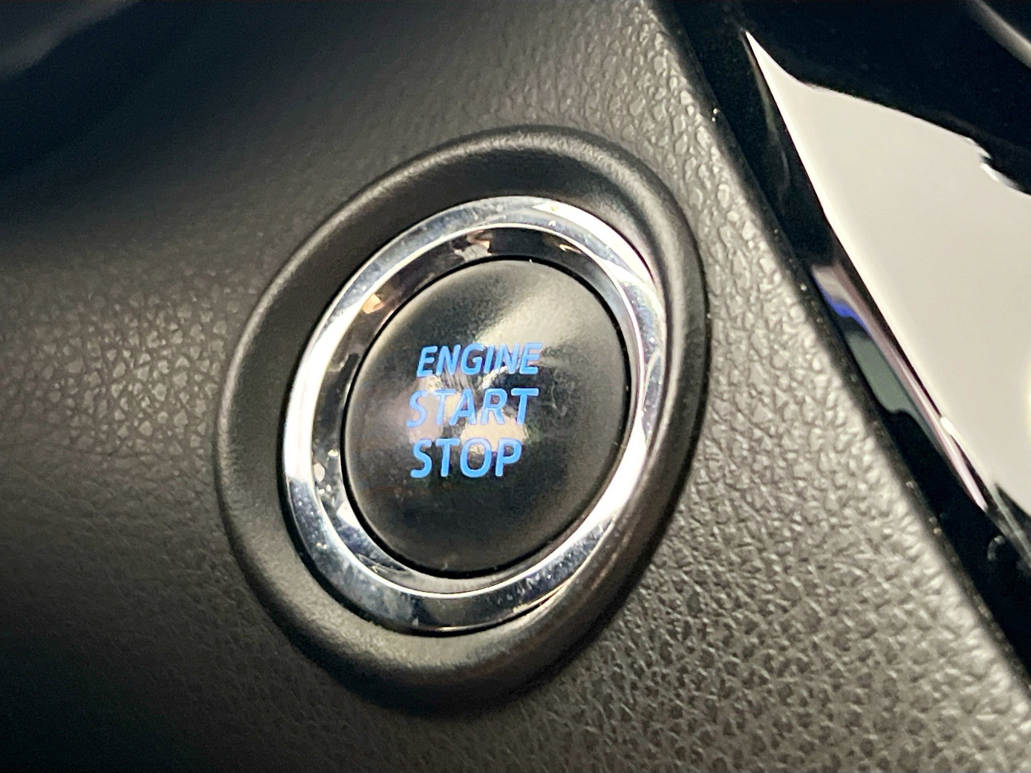 Used 2019 Toyota C-HR XLE FWD image 24