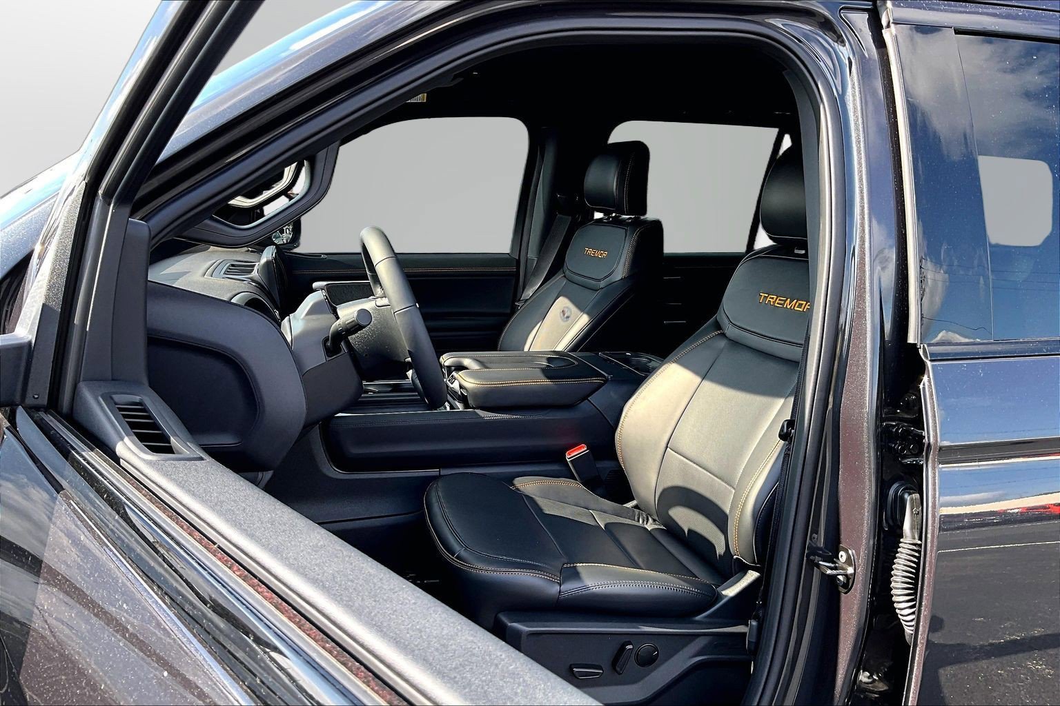 Used 2025 Ford Expedition Tremor AWD/4WD image 16
