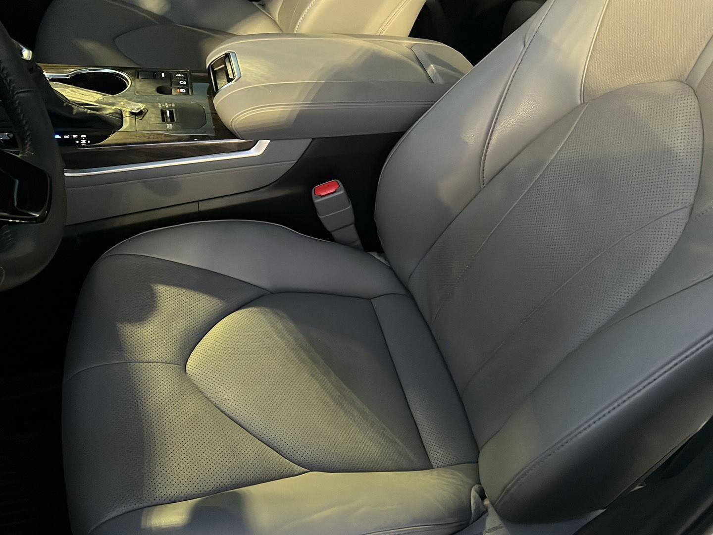 Used 2024 Toyota Highlander Limited image 33