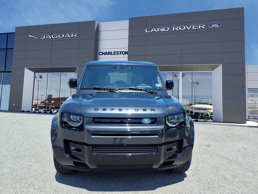 Certified 2025 Land Rover Defender 130 X-Dynamic SE AWD/4WD image 8