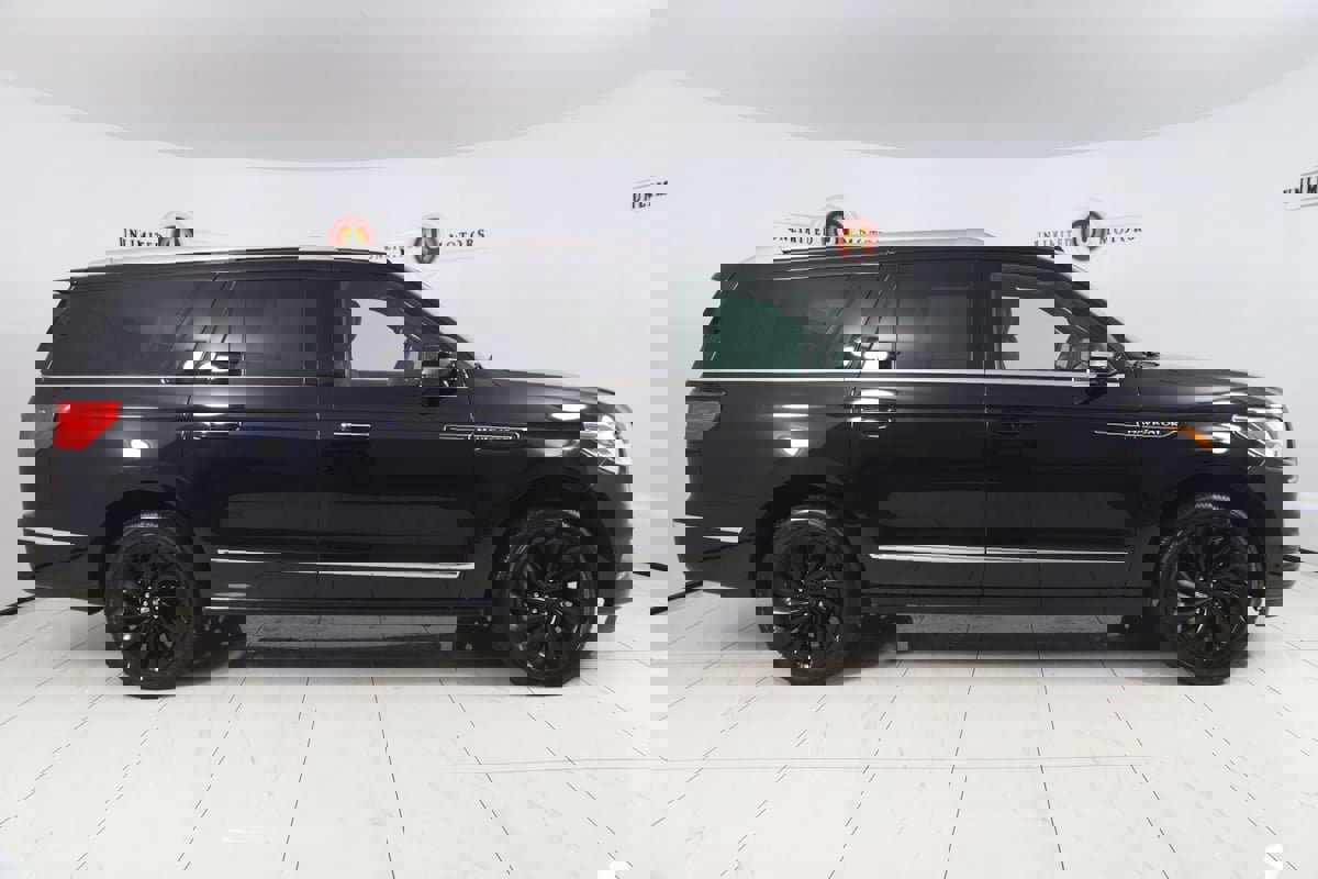 Used 2020 Lincoln Navigator L Reserve w/ Equipment Group 208A Reserve image 2