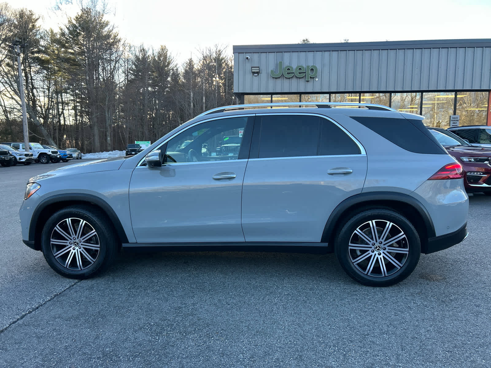 Used 2024 Mercedes-Benz GLE 350 4MATIC image 11