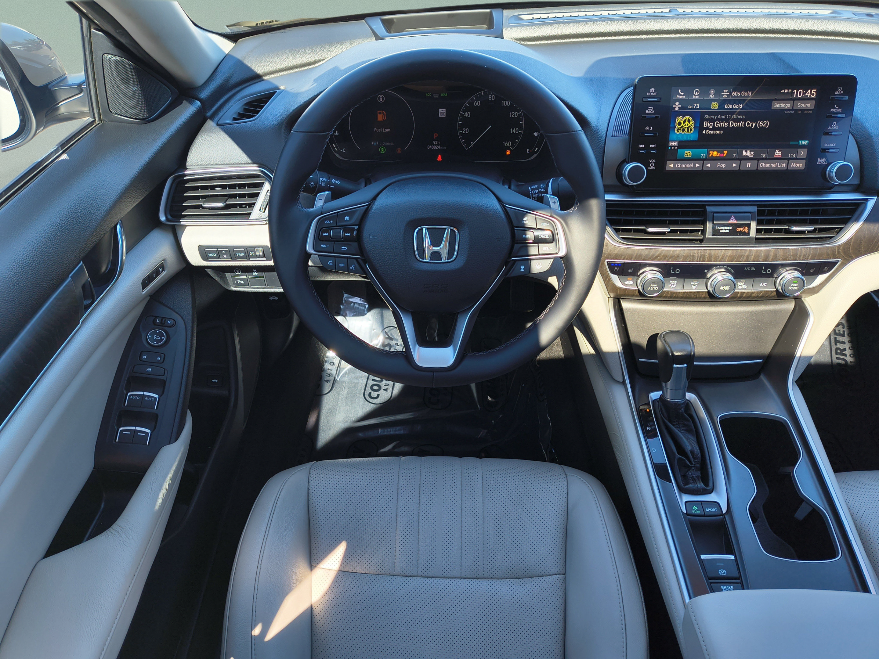 Used 2018 Honda Accord Touring image 11