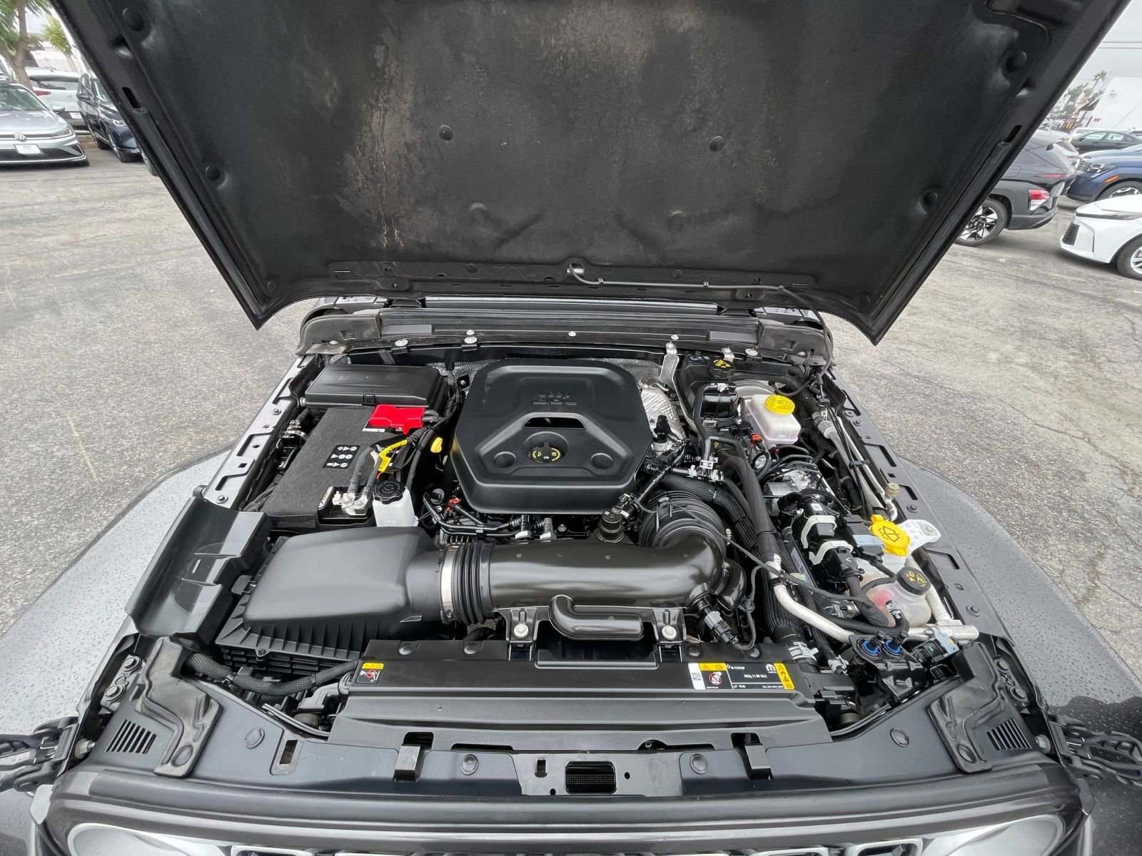 Used 2025 Jeep Wrangler Sahara image 32