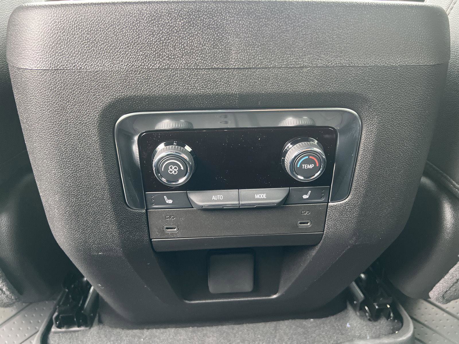 New 2026 Chevrolet Suburban Z71 w/ Comfort Package image 28