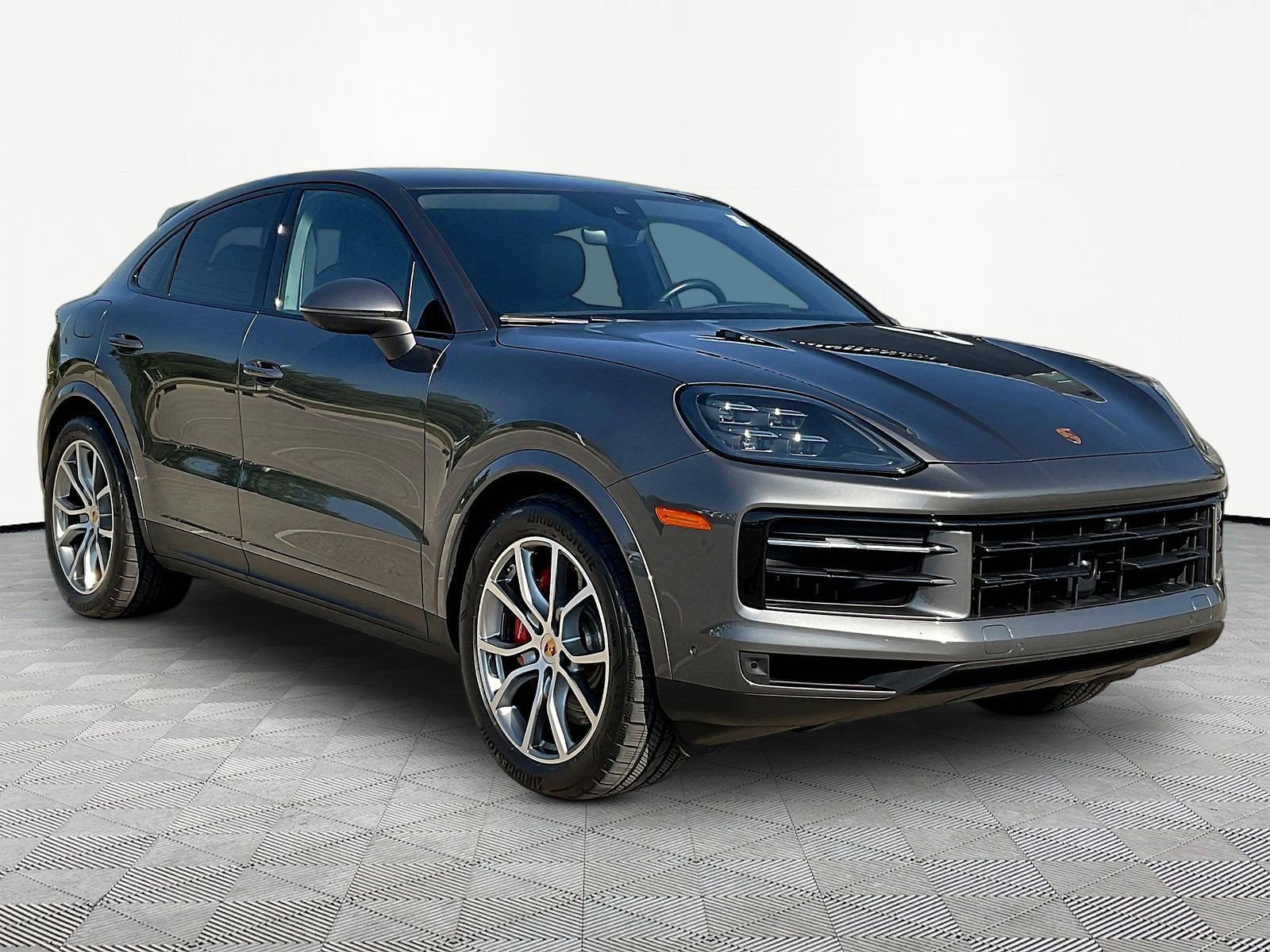 Used 2024 Porsche Cayenne S AWD/4WD image 3