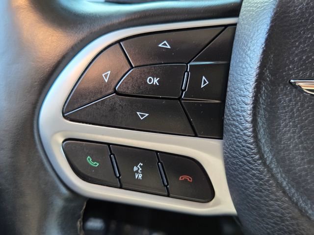 Used 2018 Chrysler 300 Limited image 31