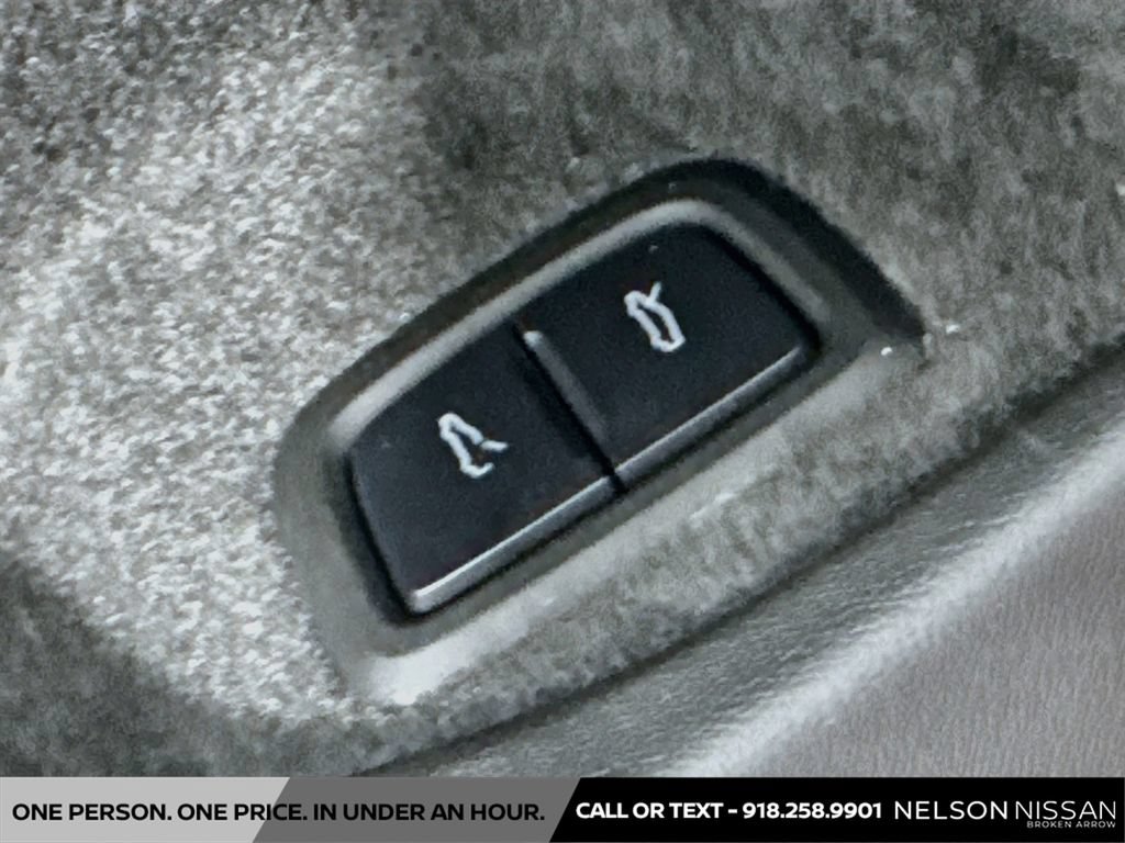 Used 2020 Chevrolet Corvette Stingray Coupe w/ 1LT RWD image 10