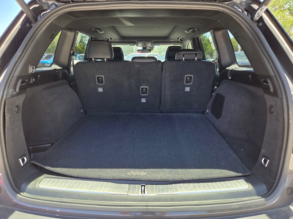 Used 2025 Jeep Grand Cherokee Summit AWD/4WD image 9