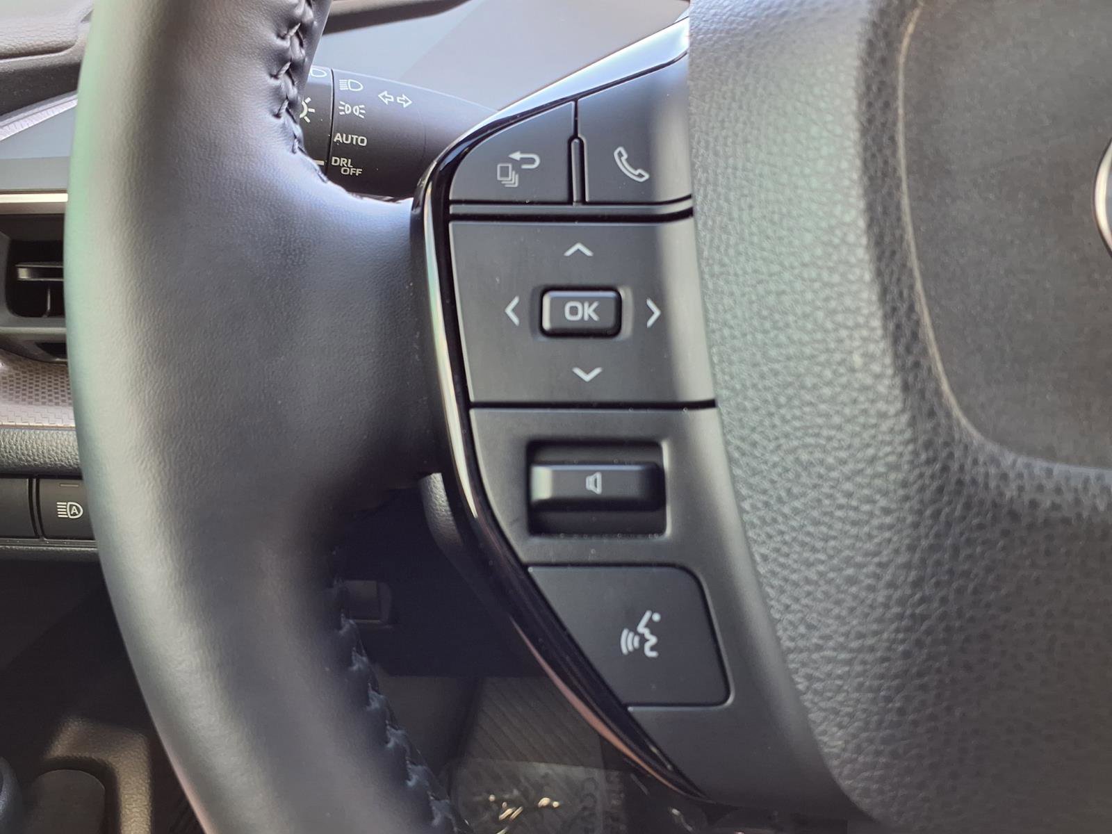 Used 2025 Toyota Prius XLE FWD image 15