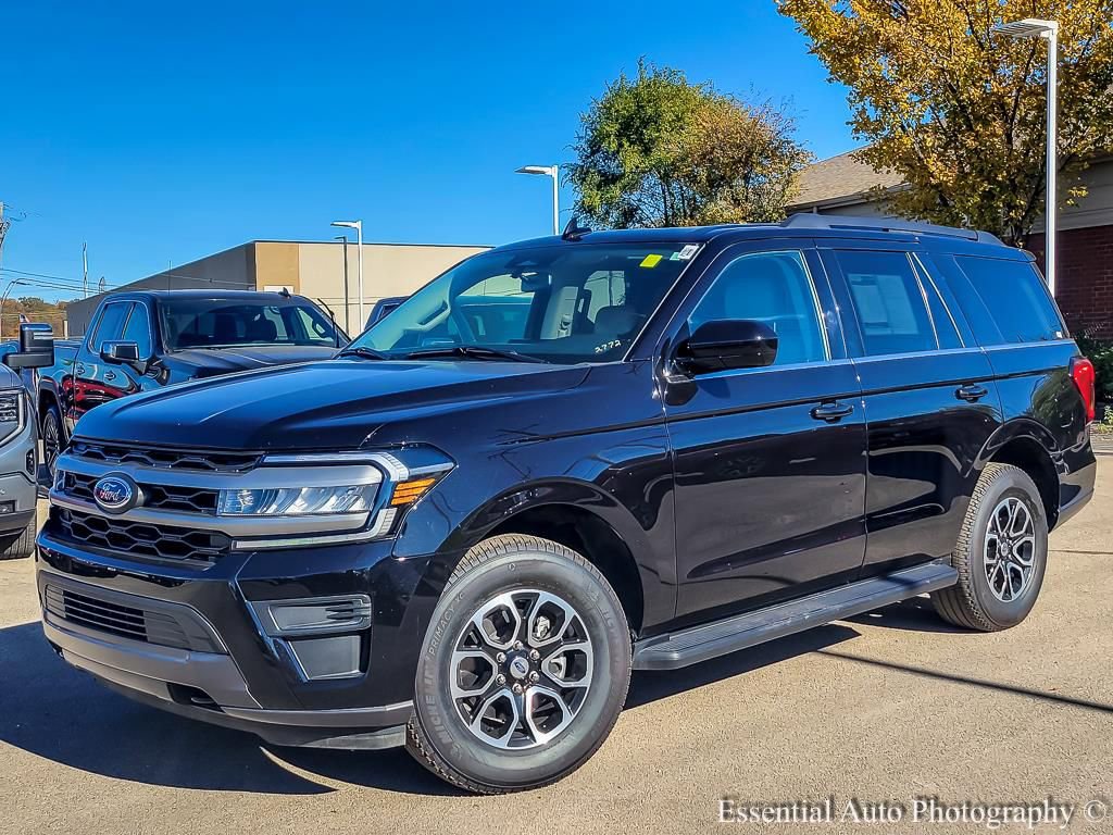 Used 2024 Ford Expedition XLT image 2
