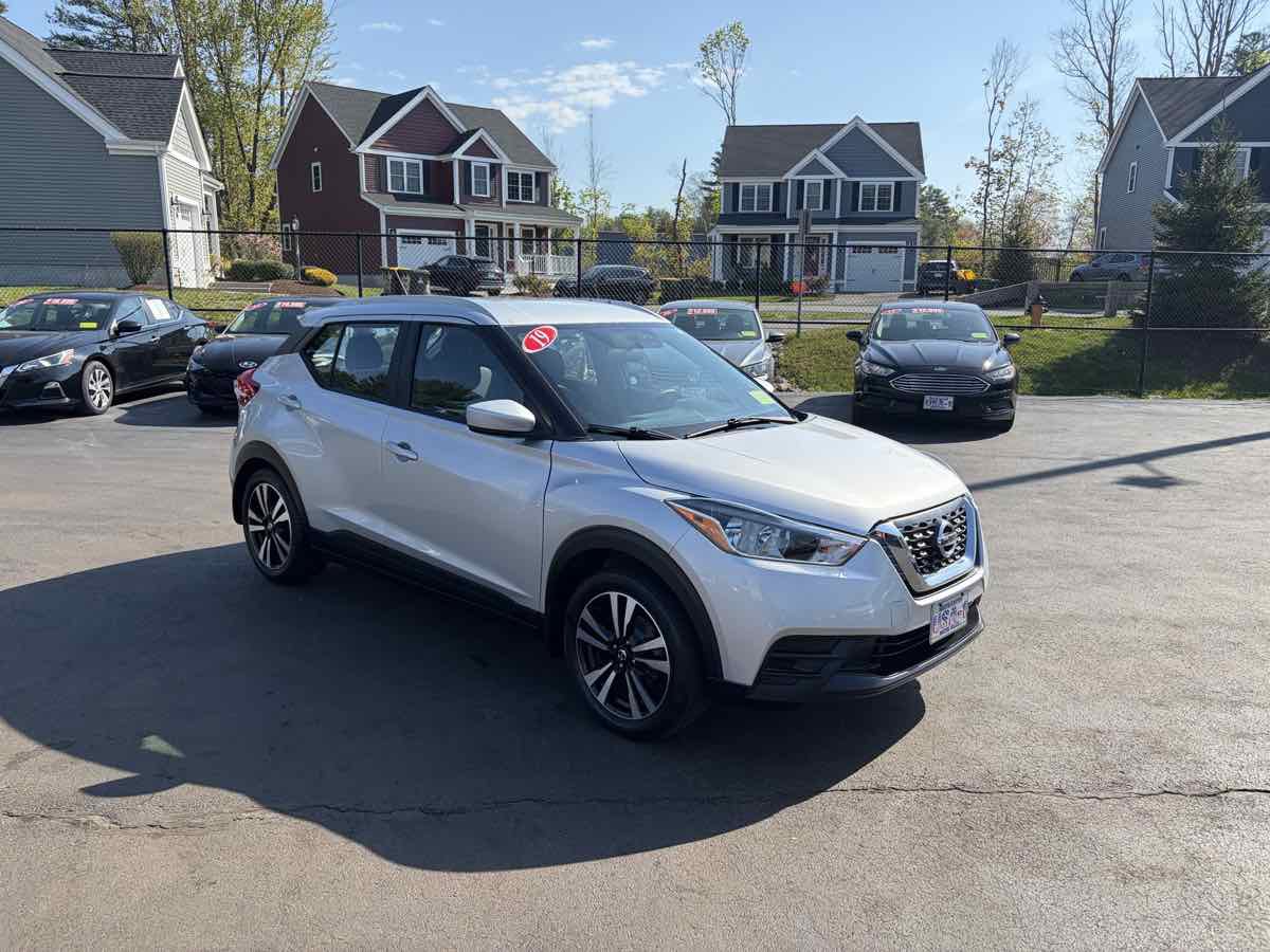 Used 2019 Nissan Kicks FWD image 2