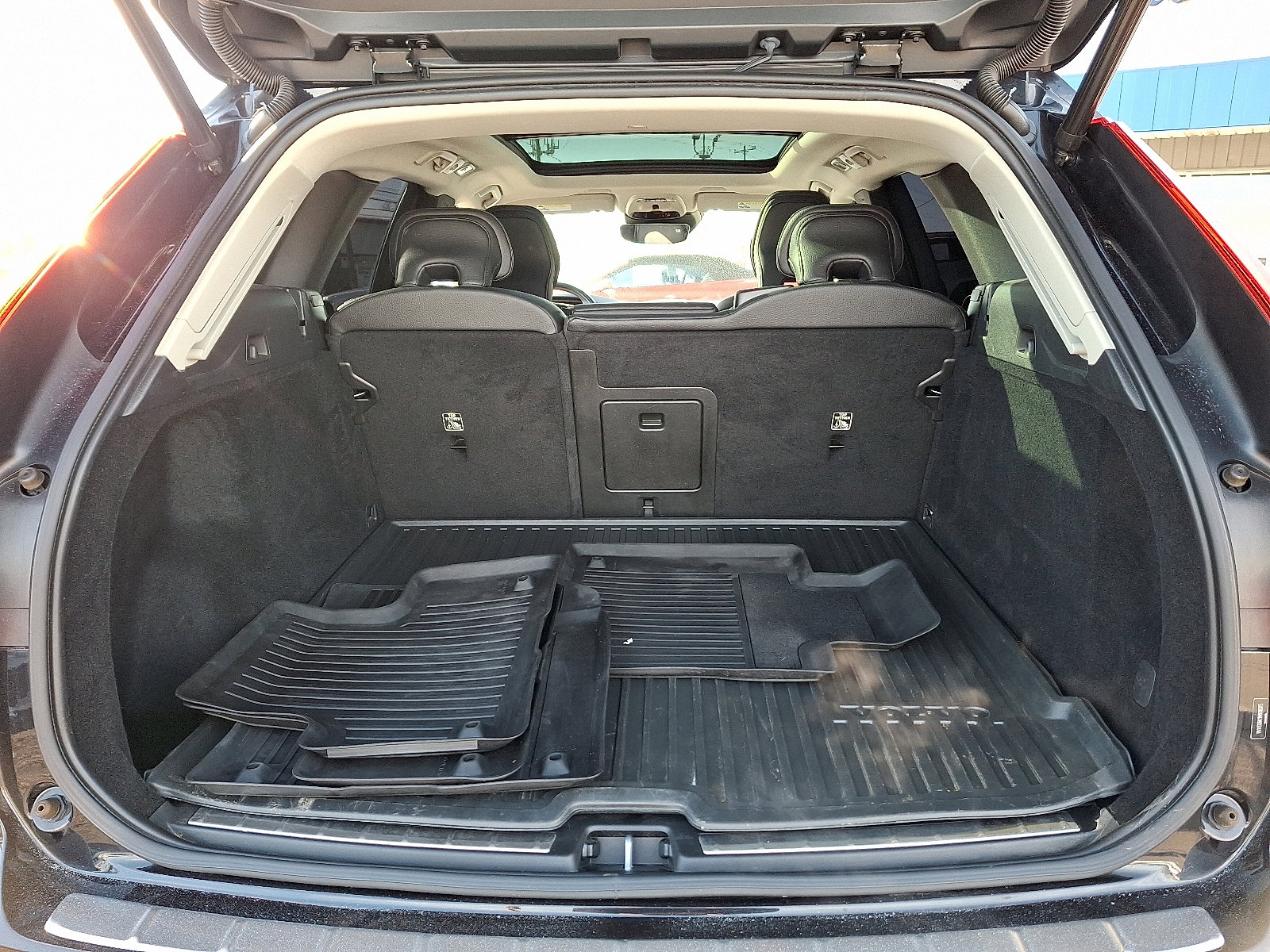 Used 2021 Volvo XC60 T5 Momentum w/ Premium Package image 31