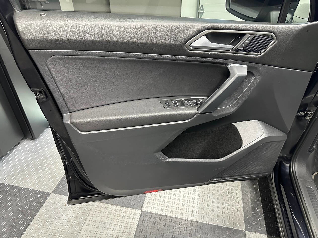 Used 2019 Volkswagen Tiguan SE image 12