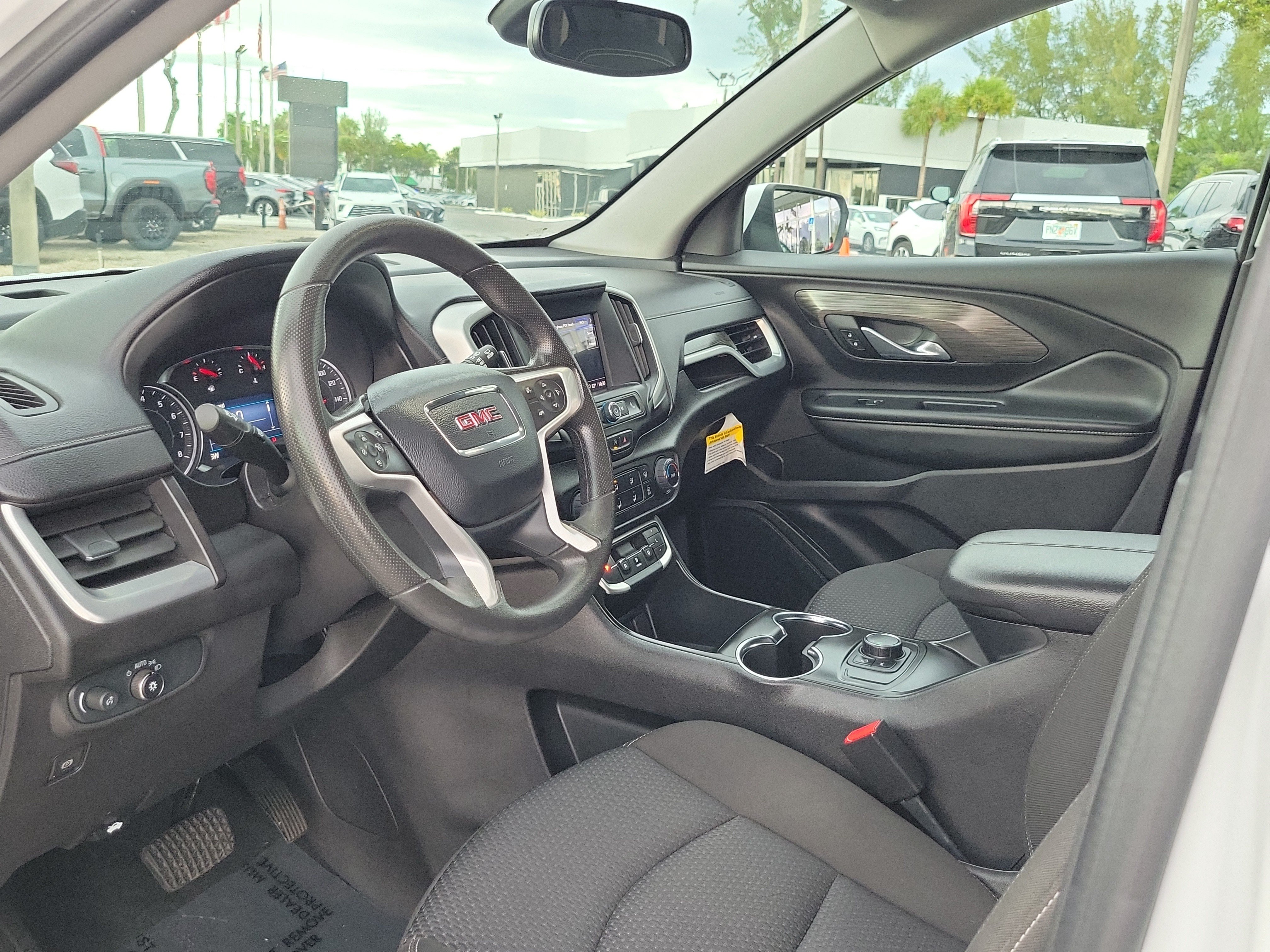 Used 2024 GMC Terrain SLE FWD image 9