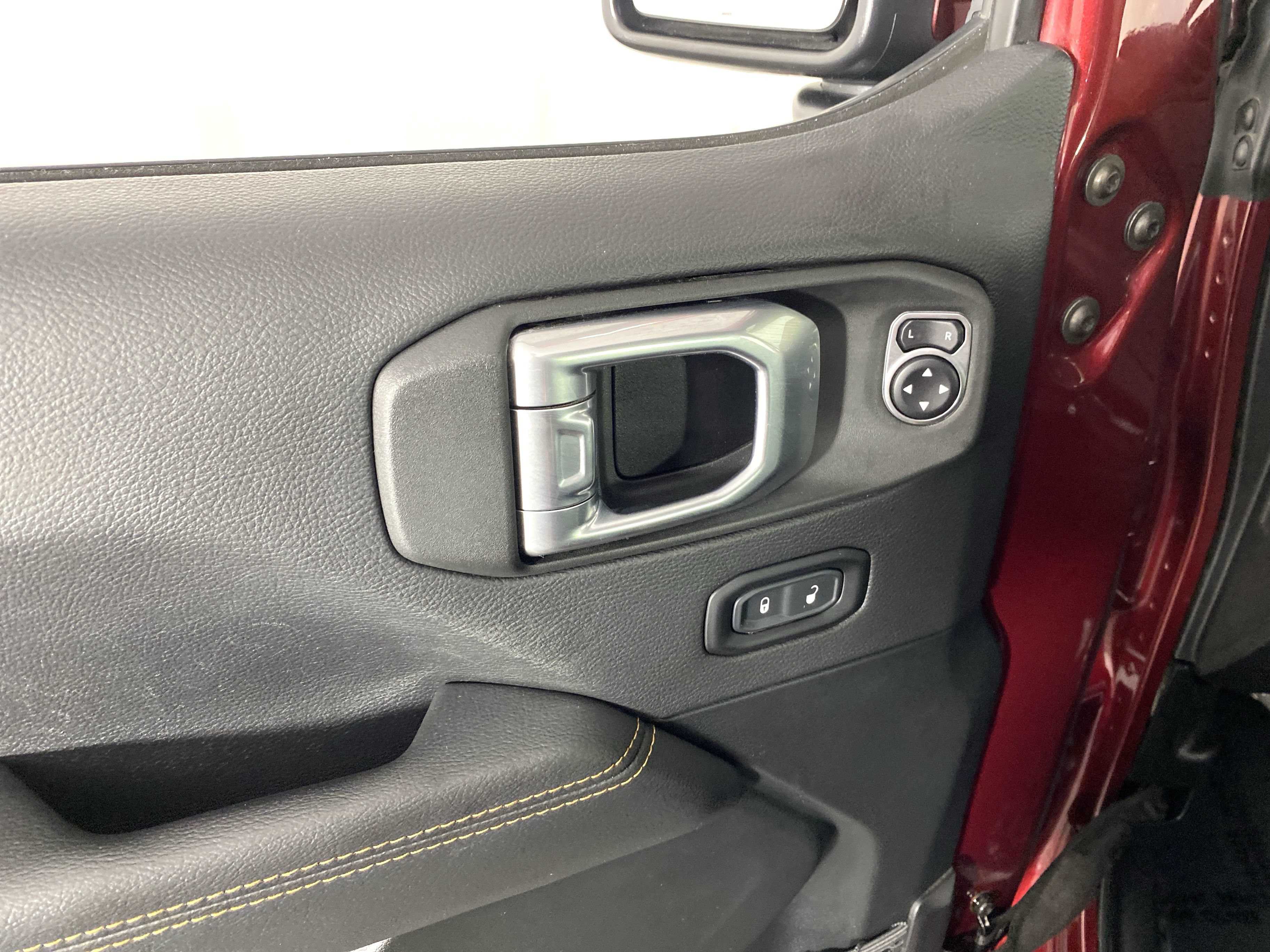 Used 2021 Jeep Gladiator Overland AWD/4WD image 14