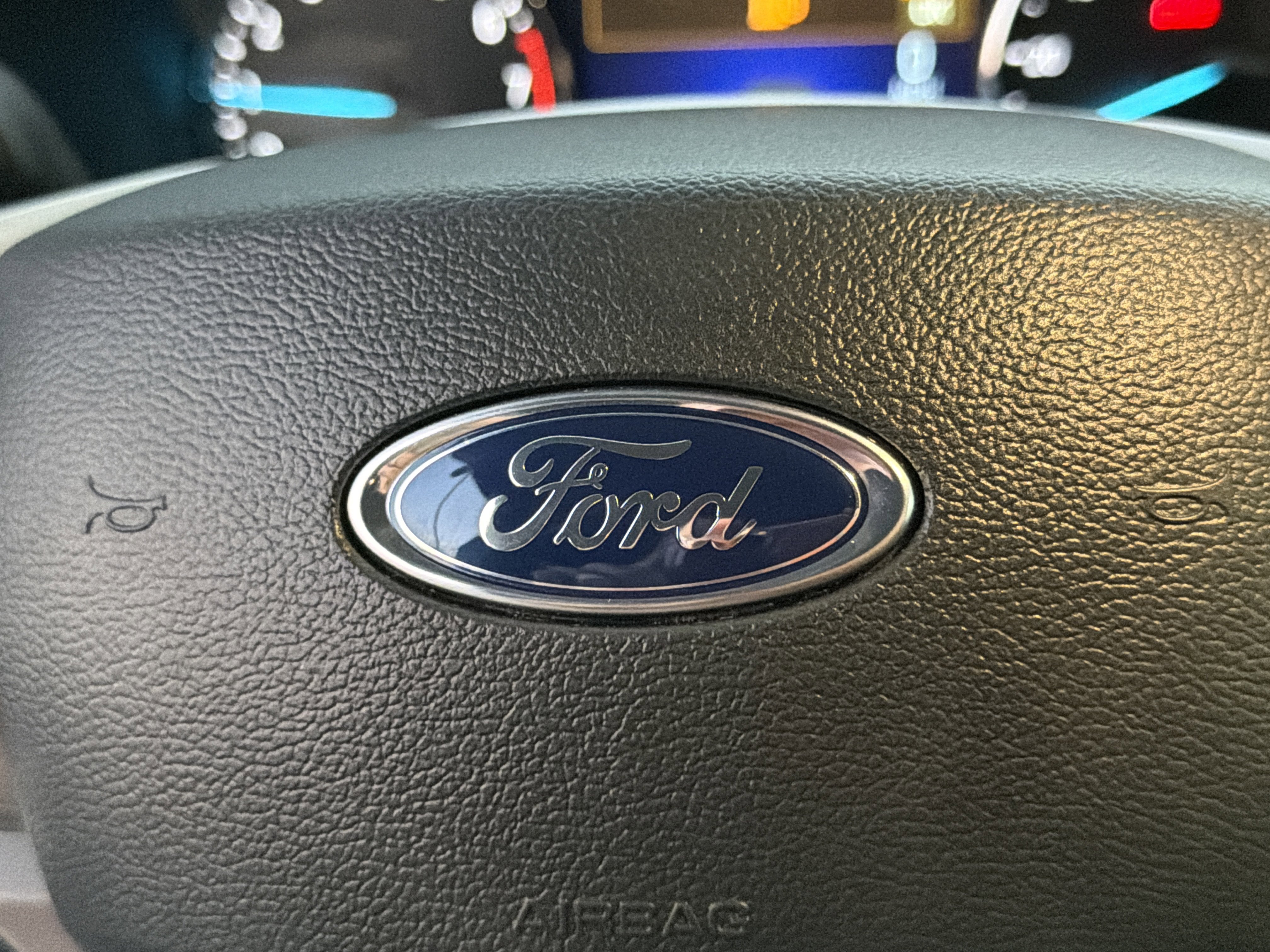 Used 2022 Ford Explorer XLT image 27