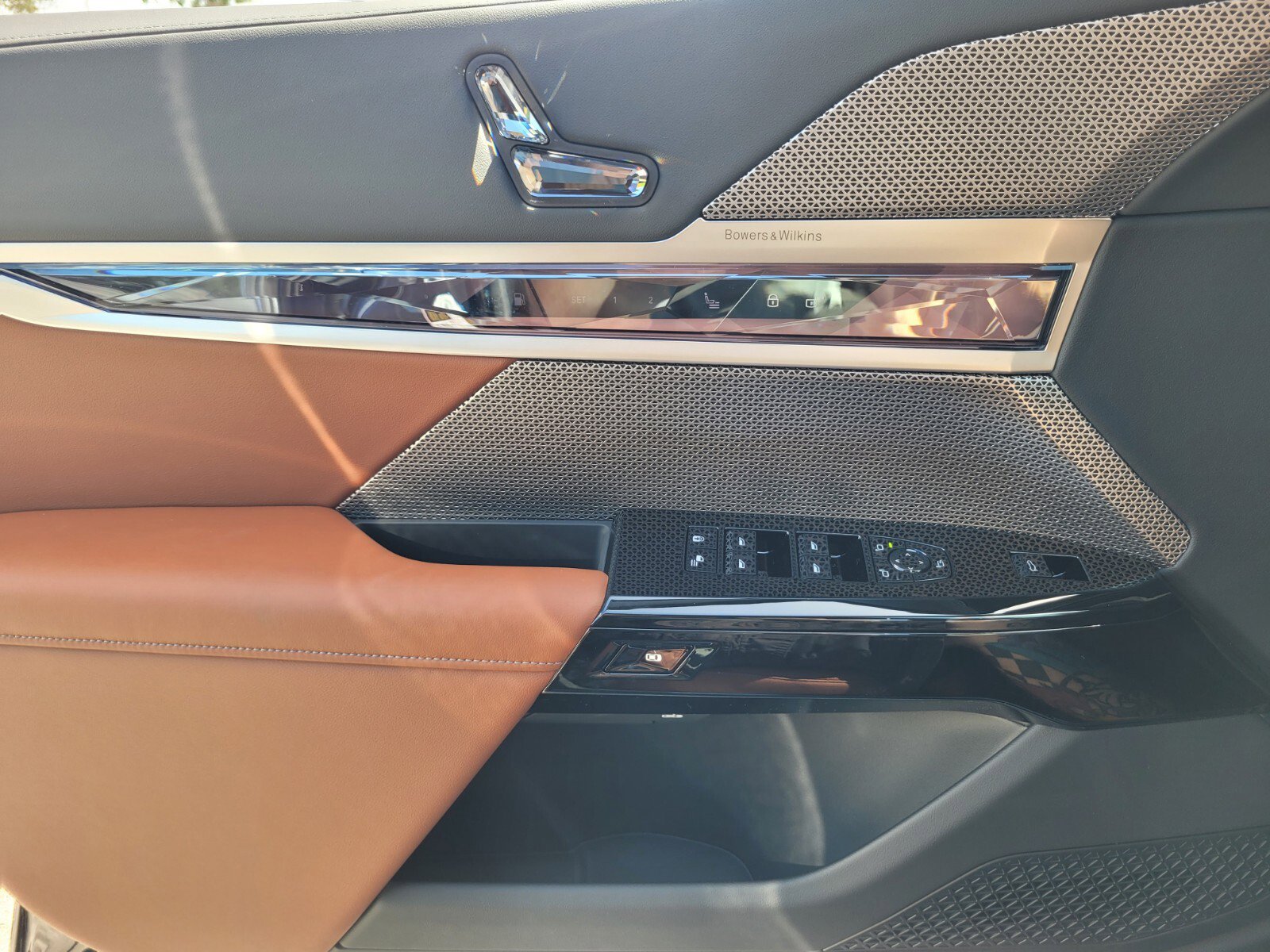 Used 2026 BMW 750e xDrive image 21