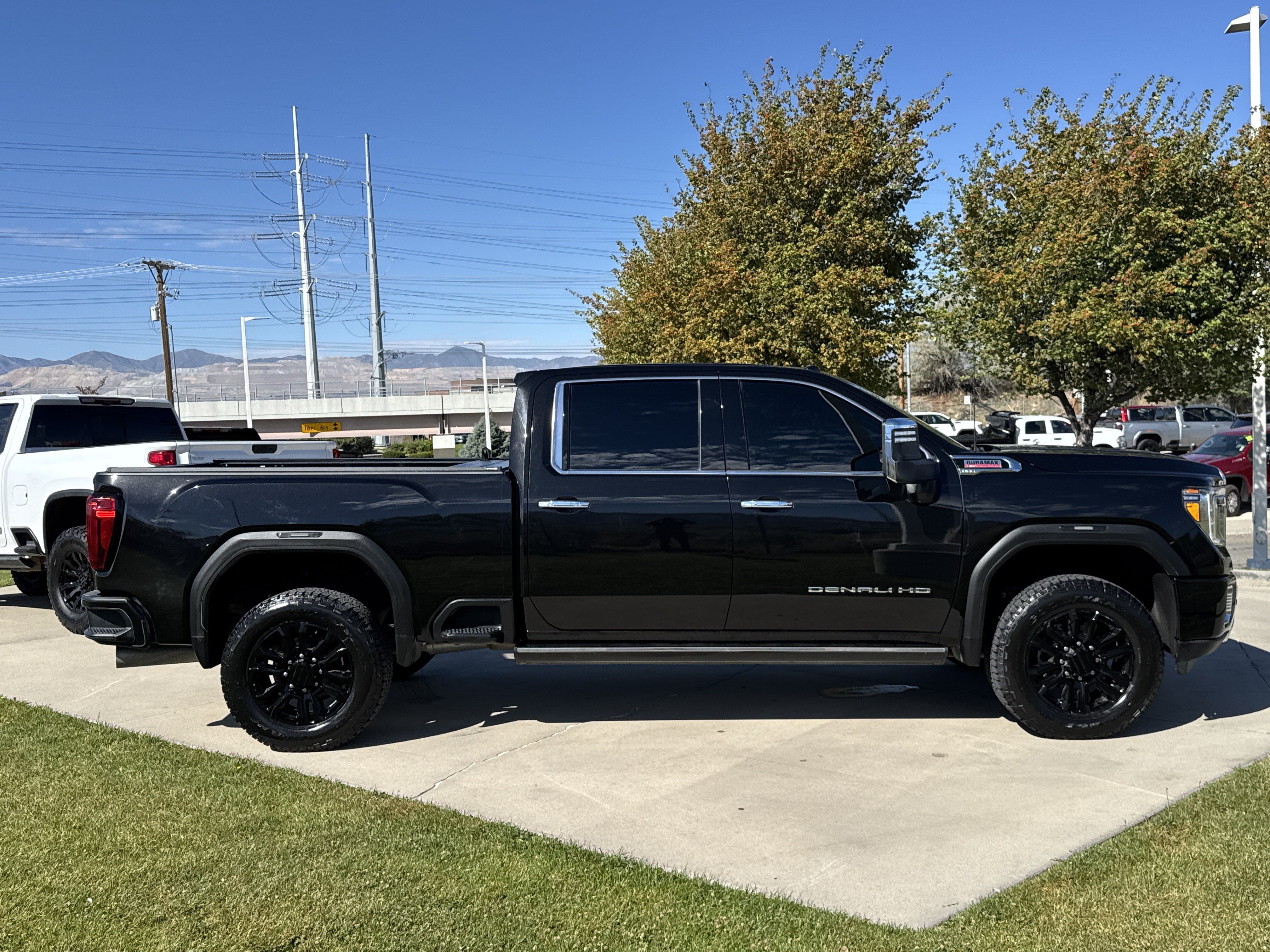 Used 2023 GMC Sierra 3500 Denali w/ Denali Black Diamond Edition AWD/4WD image 6