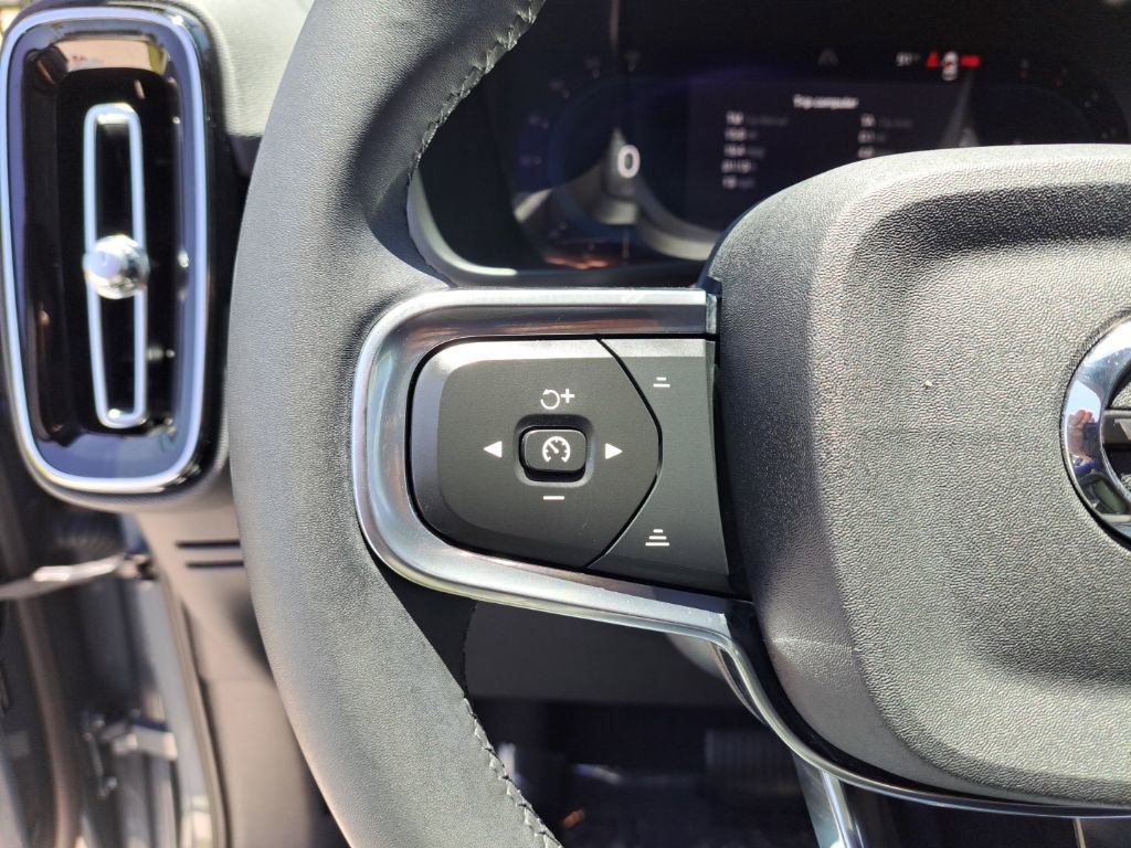 Used 2023 Volvo XC40 B5 Plus w/ Climate Package image 19