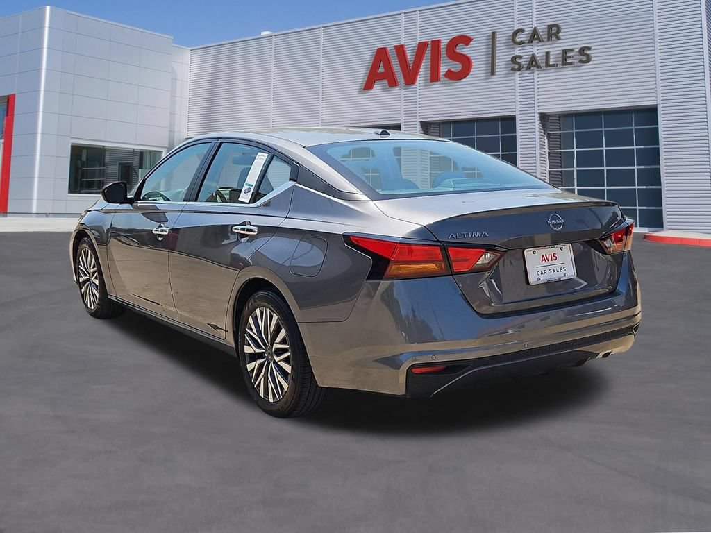 Used 2025 Nissan Altima 2.5 SV FWD image 9