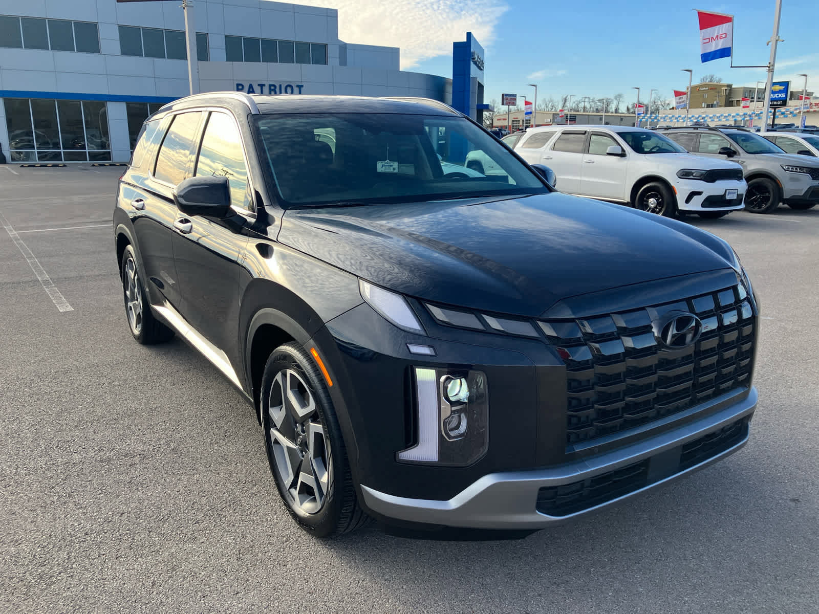 Used 2024 Hyundai Palisade SEL image 1