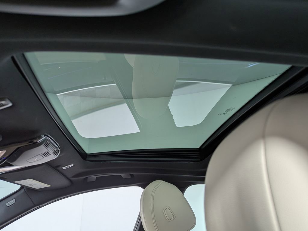 Certified 2022 BMW 530i xDrive w/ Convenience Package image 15