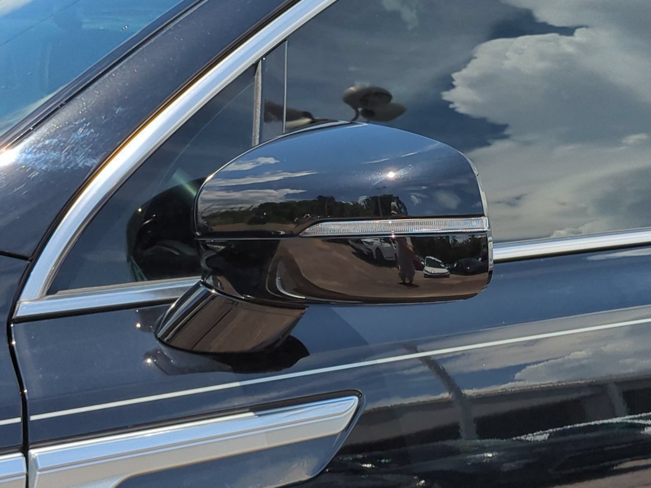 Certified 2024 Kia Sorento S w/ Panoramic Sunroof Package FWD image 12