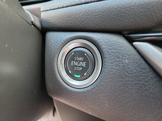 Used 2025 Cadillac XT4 Premium Luxury image 14