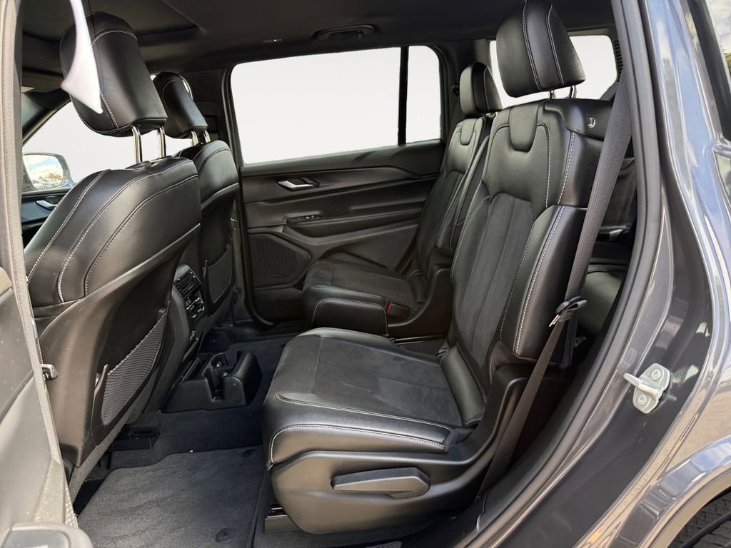 Used 2023 Jeep Grand Cherokee L Laredo AWD/4WD image 13