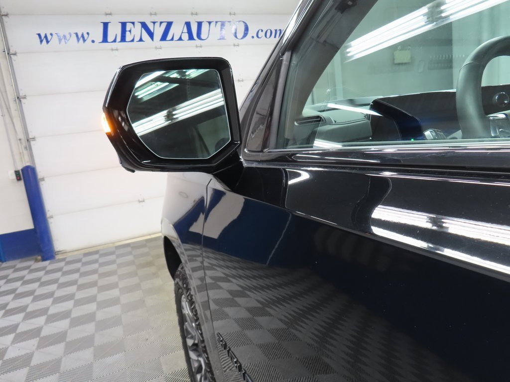 Used 2025 Chevrolet Suburban Z71 image 70