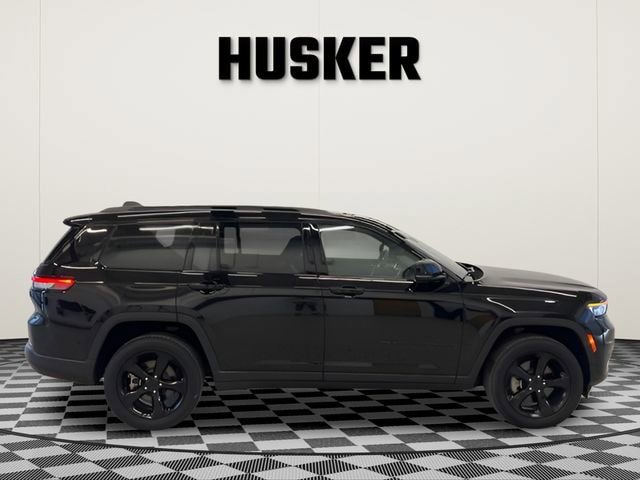 Used 2024 Jeep Grand Cherokee L Laredo AWD/4WD image 2