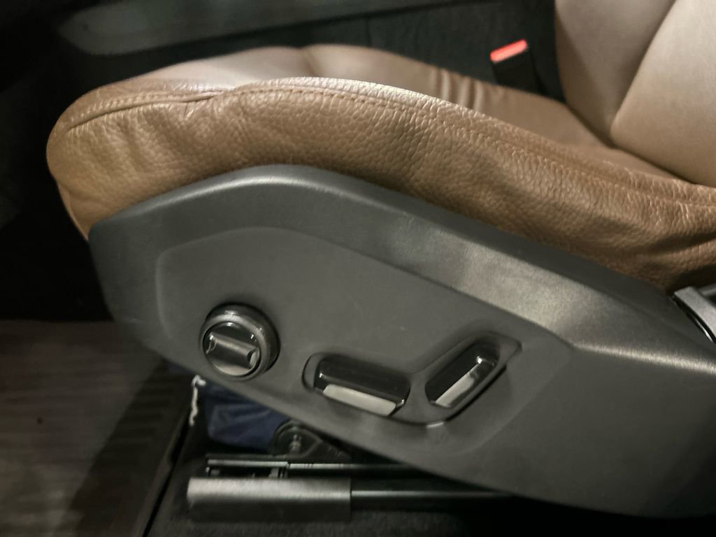 Certified 2023 Volvo XC60 T8 Plus w/ Climate Package image 11