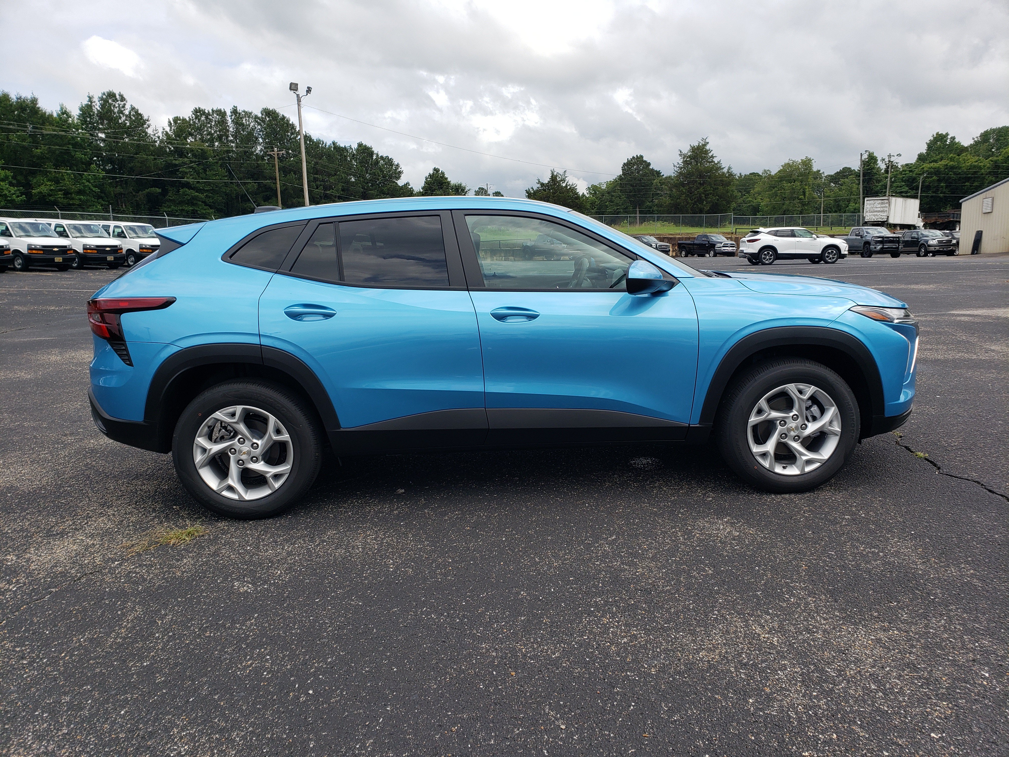New 2026 Chevrolet Trax LS w/ LS Convenience Package FWD image 5