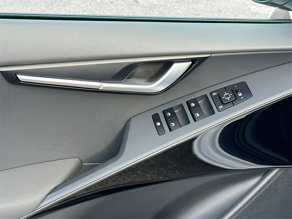 Used 2025 Kia Niro Wind w/ Wind Preserve Package image 19