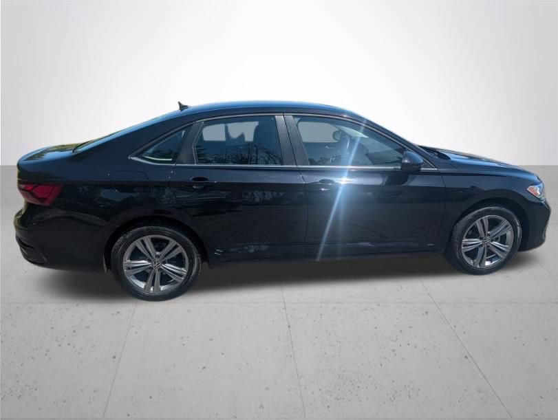 Used 2024 Volkswagen Jetta SE FWD image 8