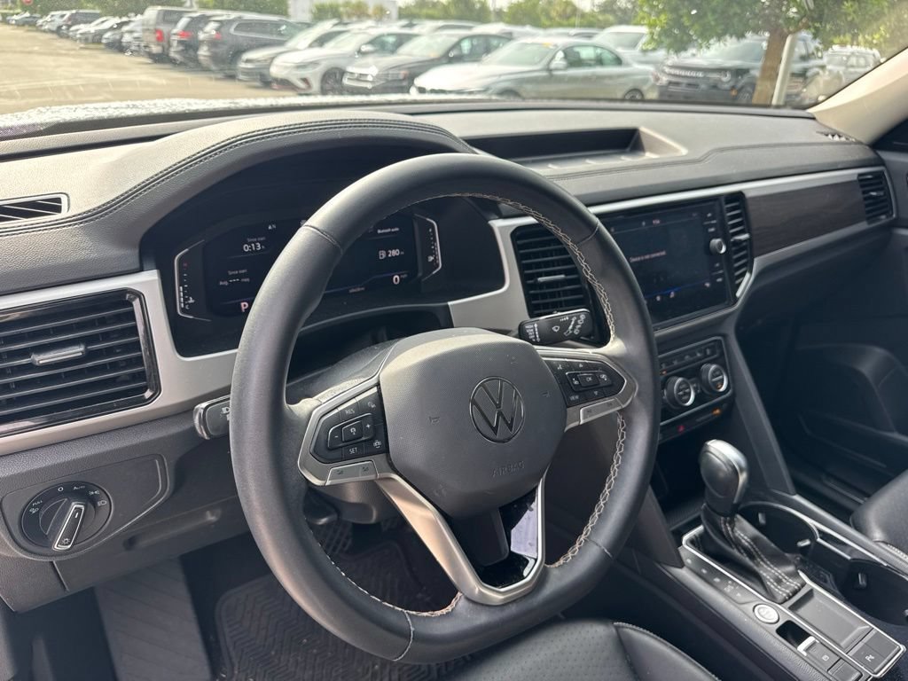 Used 2023 Volkswagen Atlas SE w/ Black Wheel Package FWD image 9