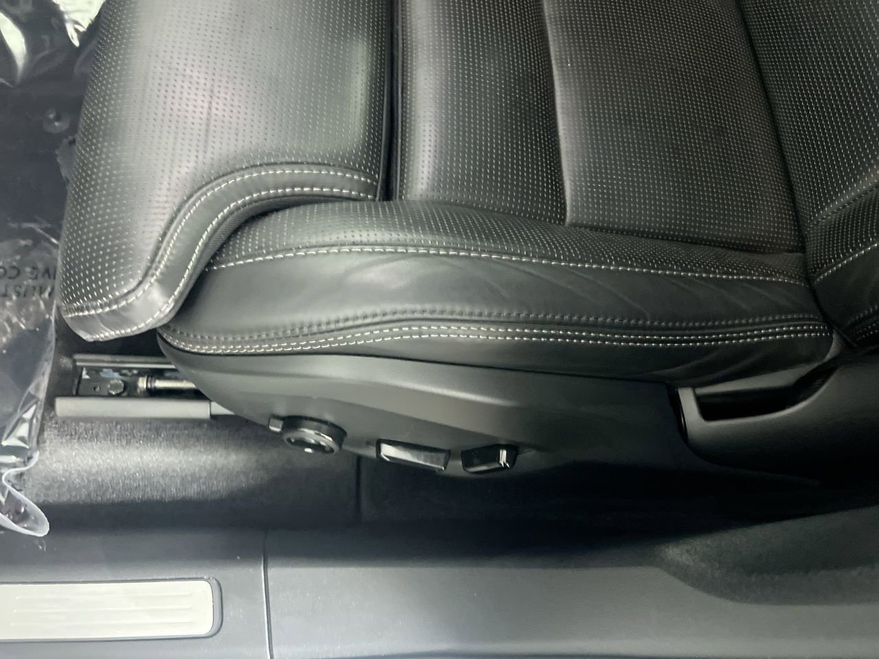 Used 2023 Volvo XC60 B5 Ultimate w/ Protection Package Premier FWD image 13