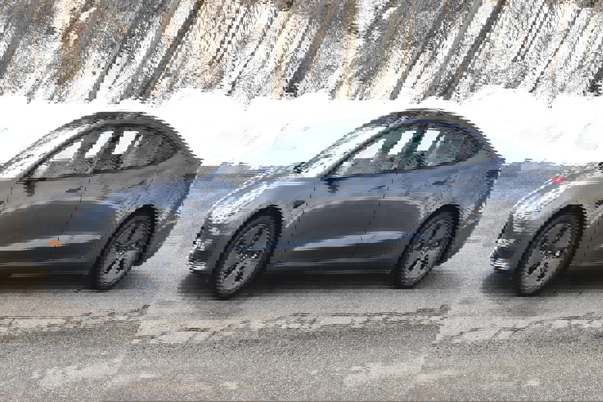 Used 2023 Tesla Model 3 Standard Range image 3