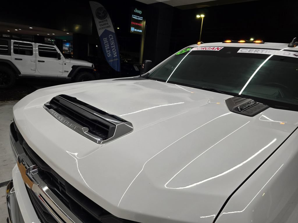 Used 2024 Chevrolet Silverado 3500 LT w/ Convenience Package AWD/4WD image 10