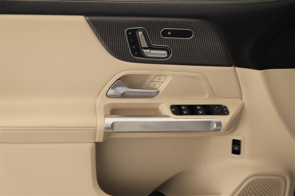 Used 2021 Mercedes-Benz GLB 250 image 22