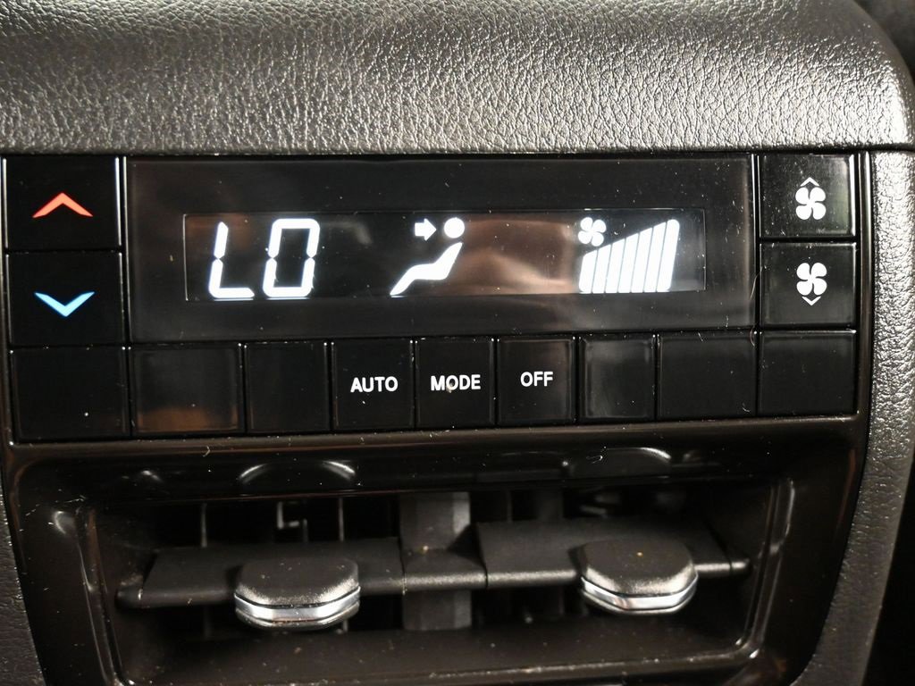 Used 2024 Jeep Grand Cherokee L Laredo image 32